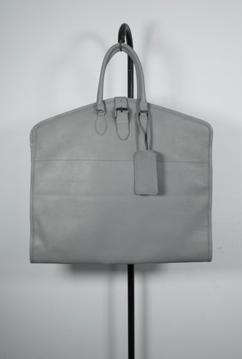 Porta traje gris claro
